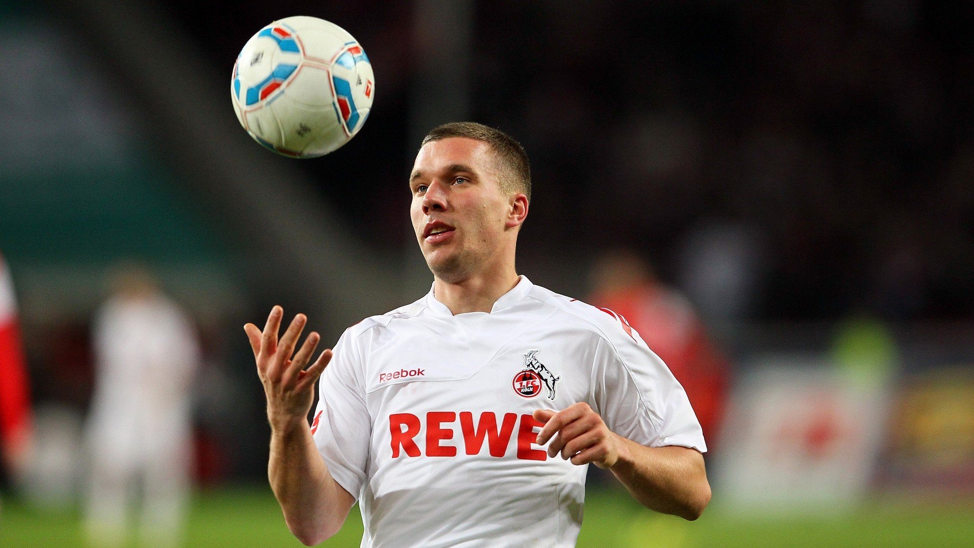 极限运动热潮席卷全球，运动员挑战人类体能新高度