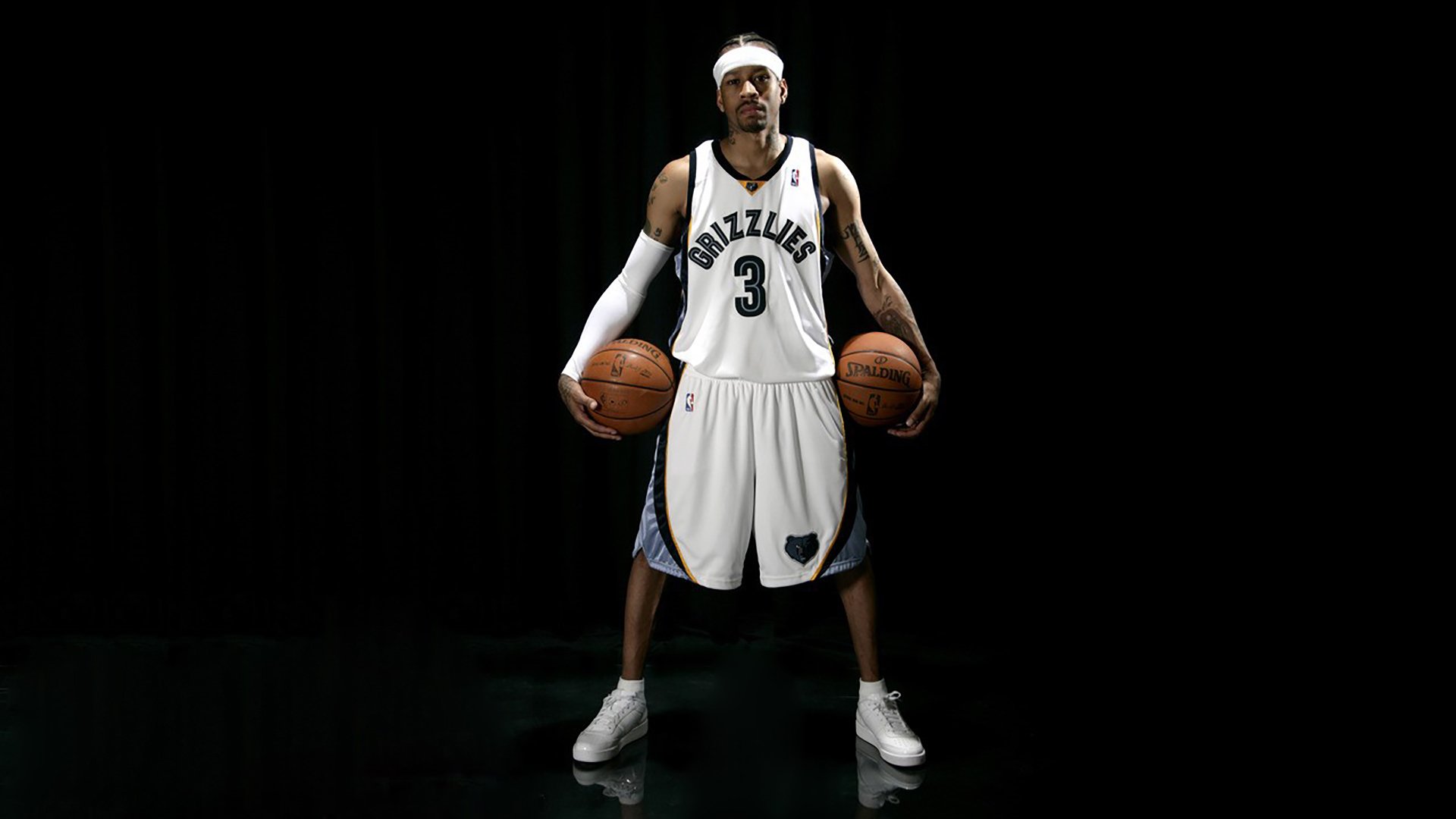 冰球联赛激战正酣，豪门对决引爆赛场，新秀表现抢眼